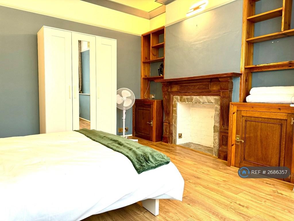 Bedroom 5/ Living Room