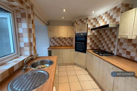 3 bedroom semi-detached house to rent, Conway Avenue, Warrington, WA5