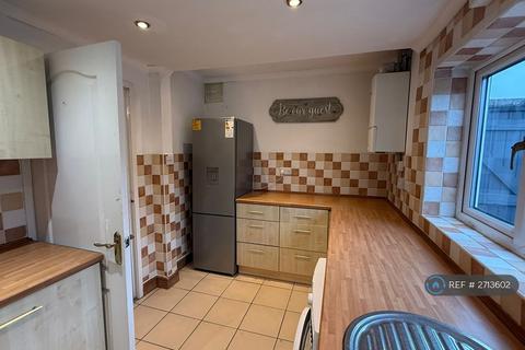 3 bedroom semi-detached house to rent, Conway Avenue, Warrington, WA5