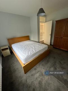 2 bedroom flat to rent, Twyford Court, London, W3