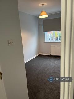 2 bedroom flat to rent, Twyford Court, London, W3
