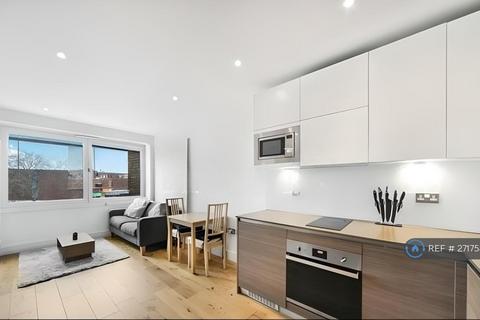 Studio to rent, Riverdale House, London, SE13