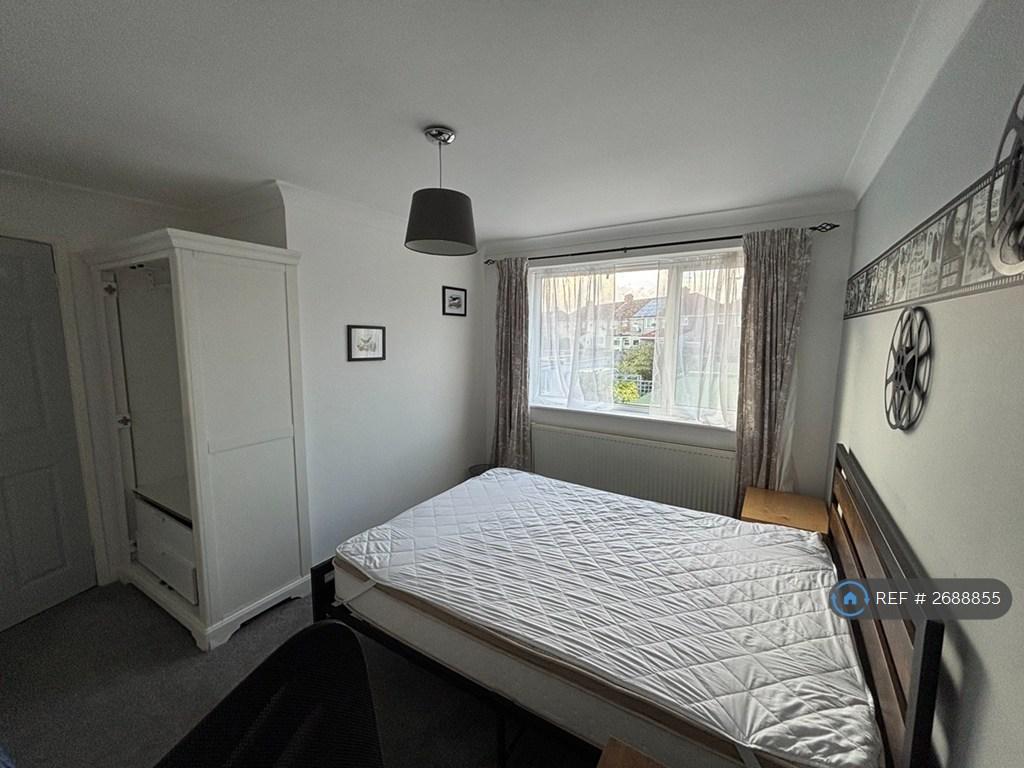 Bright Double Room With Large Window