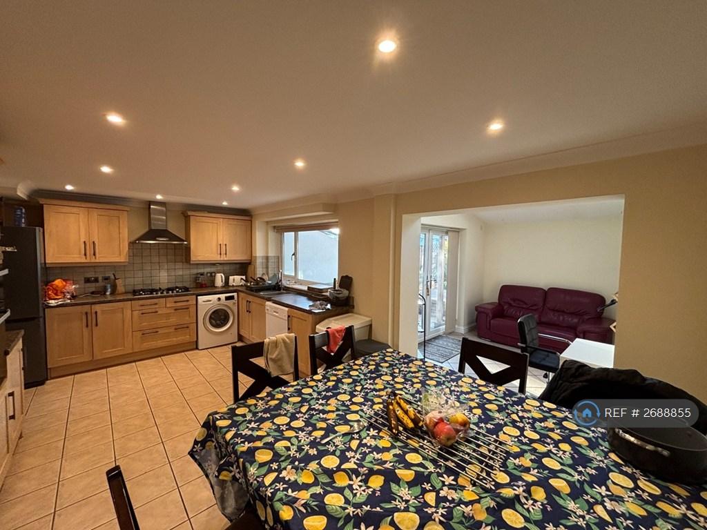 Spacious Kitchen Diner With Large Dining Table