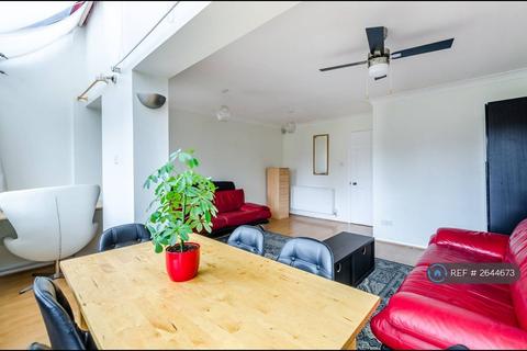3 bedroom maisonette to rent, Bywater Place, London, SE16