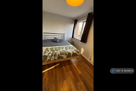 3 bedroom maisonette to rent, Bywater Place, London, SE16