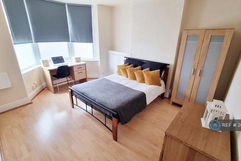 4 bedroom semi-detached house to rent, Lower Regent Street, Nottingham, NG9