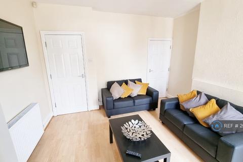 4 bedroom semi-detached house to rent, Lower Regent Street, Nottingham, NG9