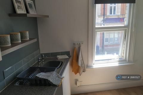3 bedroom maisonette to rent, Station Road, Clacton-On-Sea, CO15