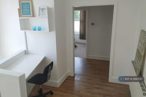 3 bedroom maisonette to rent, Station Road, Clacton-On-Sea, CO15