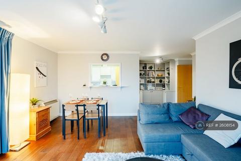 2 bedroom flat to rent, Millennium Drive, London, E14
