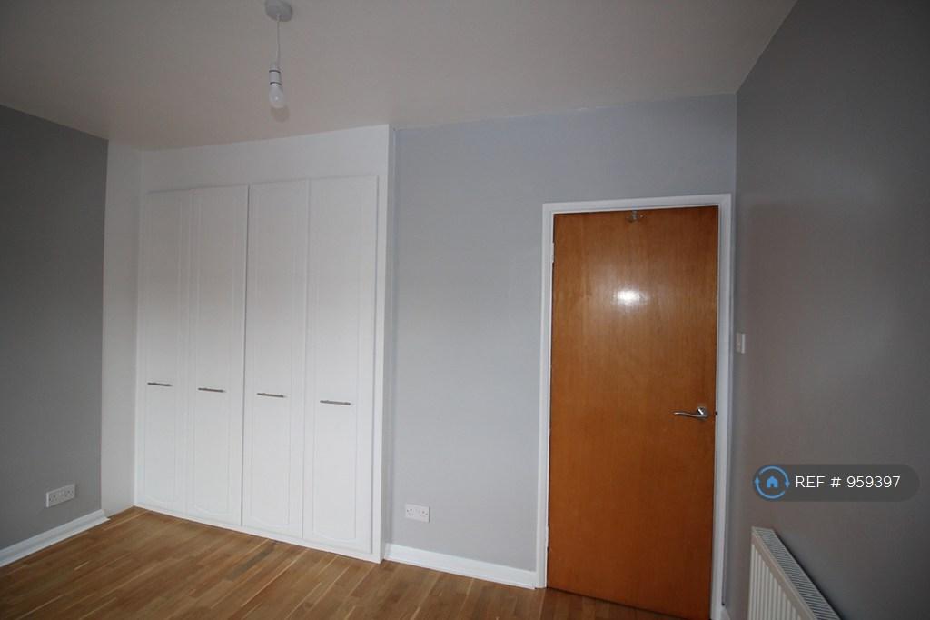 Wardrove  Front Bedroom