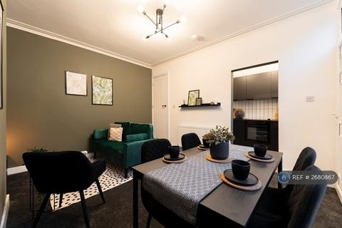 2 bedroom terraced house to rent, Harold View, Leeds, LS6