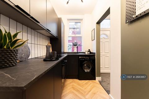 2 bedroom terraced house to rent, Harold View, Leeds, LS6