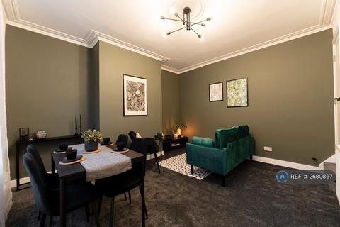 2 bedroom terraced house to rent, Harold View, Leeds, LS6
