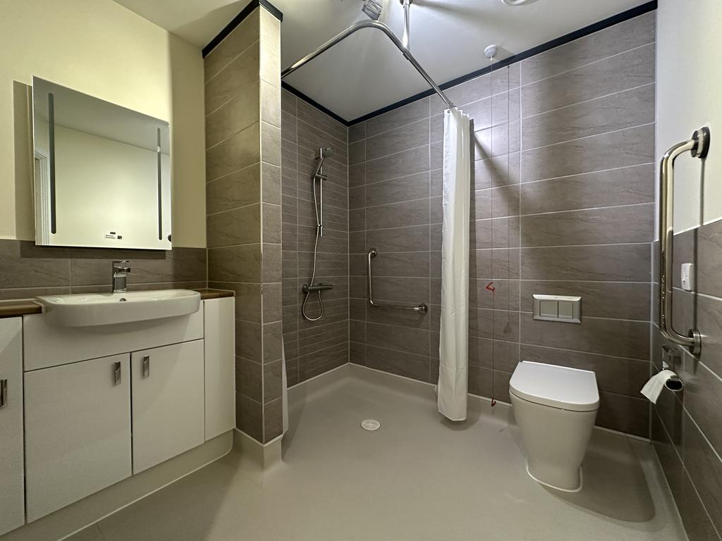 Wet Room.JPG