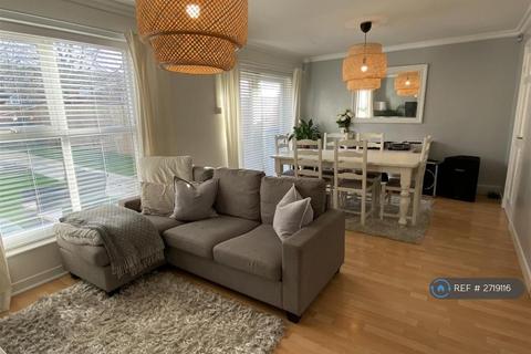 2 bedroom terraced house to rent, Cunard Close, Manchester, M13