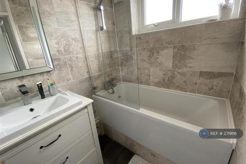 2 bedroom terraced house to rent, Cunard Close, Manchester, M13