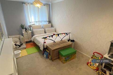 2 bedroom terraced house to rent, Cunard Close, Manchester, M13