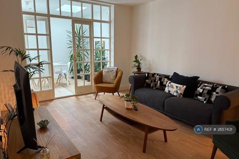 undefined, Cranmore Avenue, Isleworth, TW7