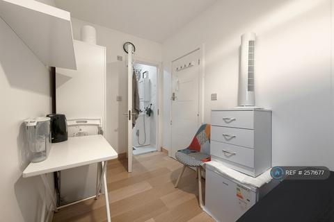 1 bedroom in a house share to rent, Montague Road, Hounslow, TW3