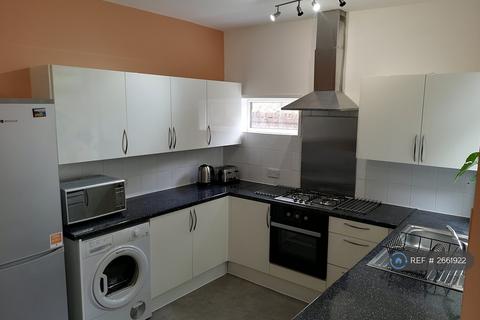 4 bedroom terraced house to rent, Richmond Road, Manchester, M14