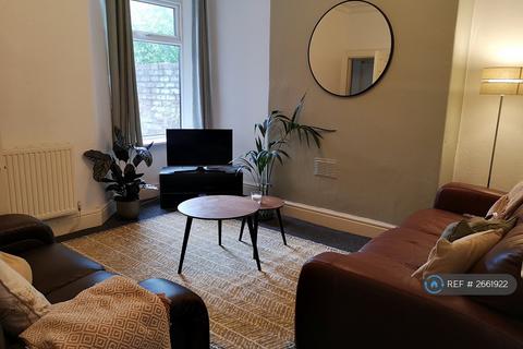 4 bedroom terraced house to rent, Richmond Road, Manchester, M14