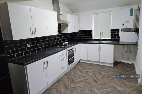3 bedroom terraced house to rent, Churchill Avenue, Manchester, M16