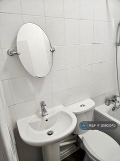 3 bedroom terraced house to rent, Churchill Avenue, Manchester, M16