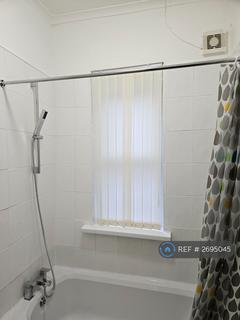 3 bedroom terraced house to rent, Churchill Avenue, Manchester, M16