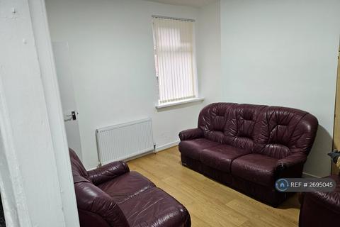 3 bedroom terraced house to rent, Churchill Avenue, Manchester, M16
