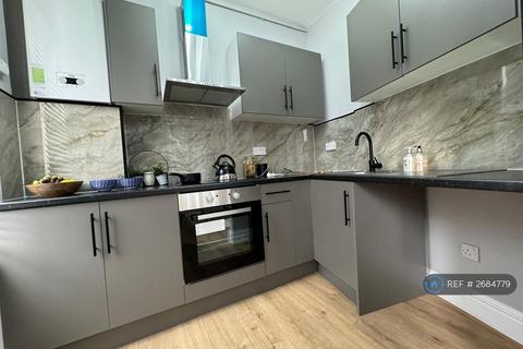 2 bedroom flat to rent, Tennyson Street, London, SW8