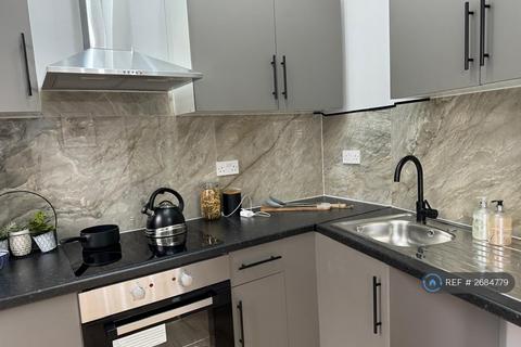 2 bedroom flat to rent, Tennyson Street, London, SW8
