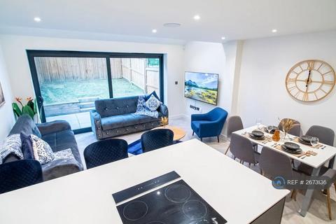undefined, Cliff Oaks, Leeds, LS12