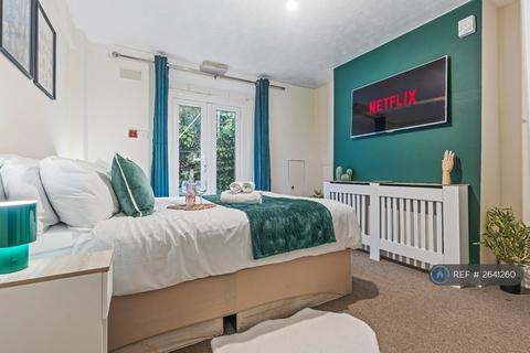 3 bedroom flat to rent, Filmer Road, London, SW6