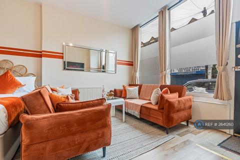3 bedroom flat to rent, Filmer Road, London, SW6