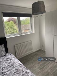 1 bedroom in a house share to rent, Runbury Circle, London, NW9