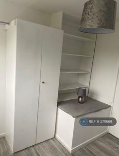 1 bedroom in a house share to rent, Runbury Circle, London, NW9