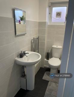 1 bedroom in a house share to rent, Runbury Circle, London, NW9