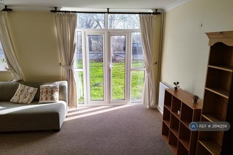3 bedroom maisonette to rent, Spencer Park, London, SW18