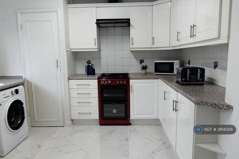 3 bedroom maisonette to rent, Spencer Park, London, SW18