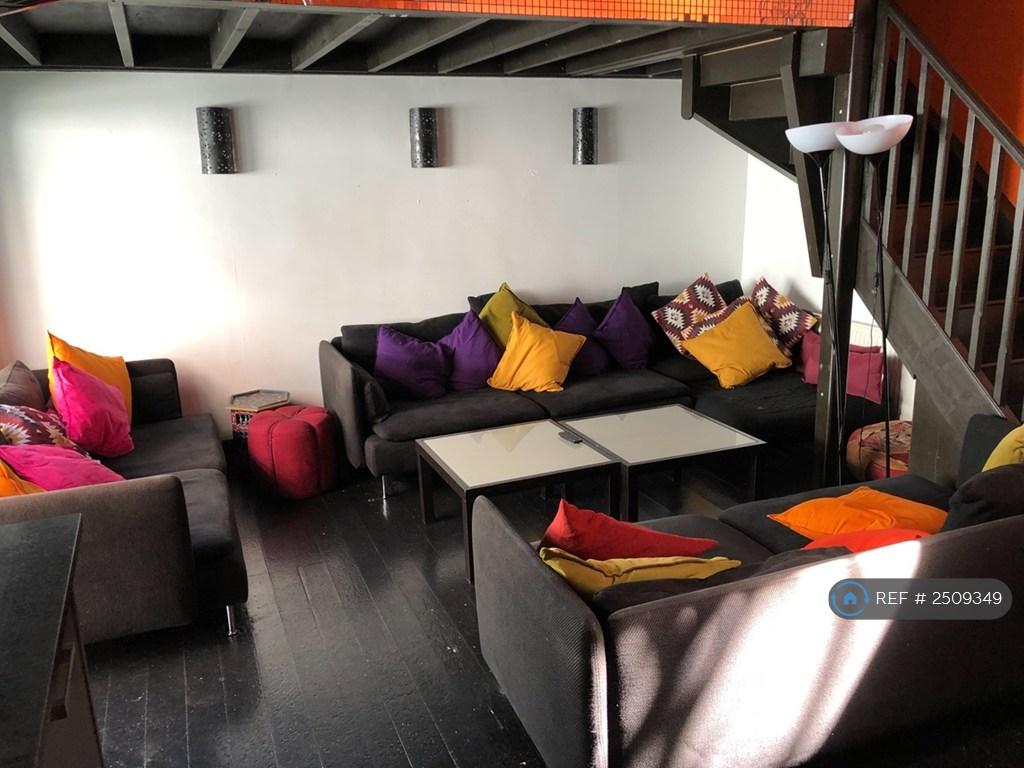 Large Lounge Area