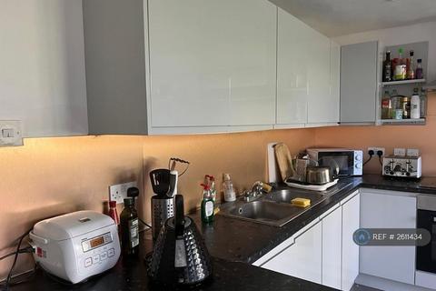 1 bedroom in a house share to rent, Arbery Road, London, E3