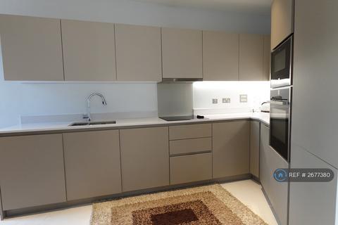 3 bedroom flat to rent, Middleton Way, London, SE13