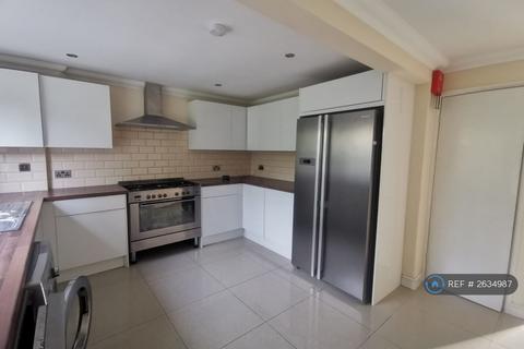 4 bedroom detached house to rent, Hawkesbury Drive, Calcot, Reading, RG31