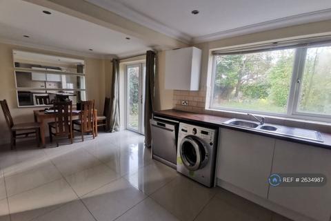 4 bedroom detached house to rent, Hawkesbury Drive, Calcot, Reading, RG31