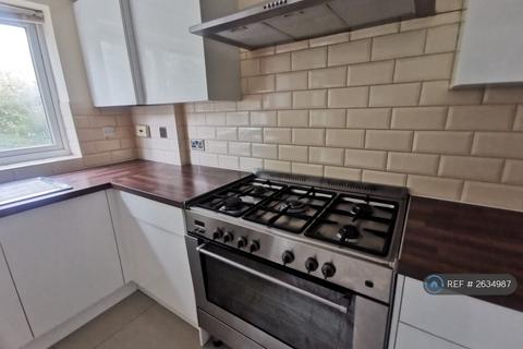 4 bedroom detached house to rent, Hawkesbury Drive, Calcot, Reading, RG31