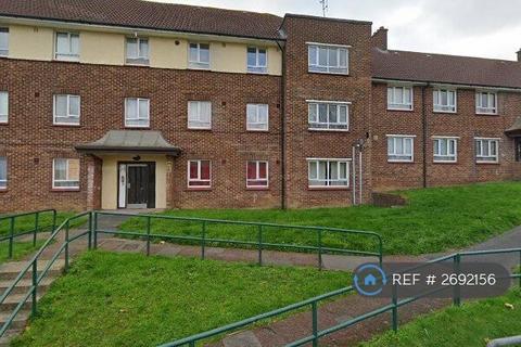 3 bedroom flat to rent, St. Patricks Gardens, Gravesend, DA12
