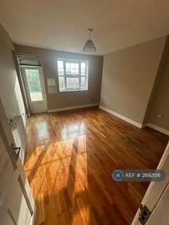 3 bedroom flat to rent, St. Patricks Gardens, Gravesend, DA12