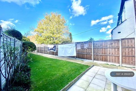 3 bedroom detached house to rent, Warden Avenue, Harrow, HA2